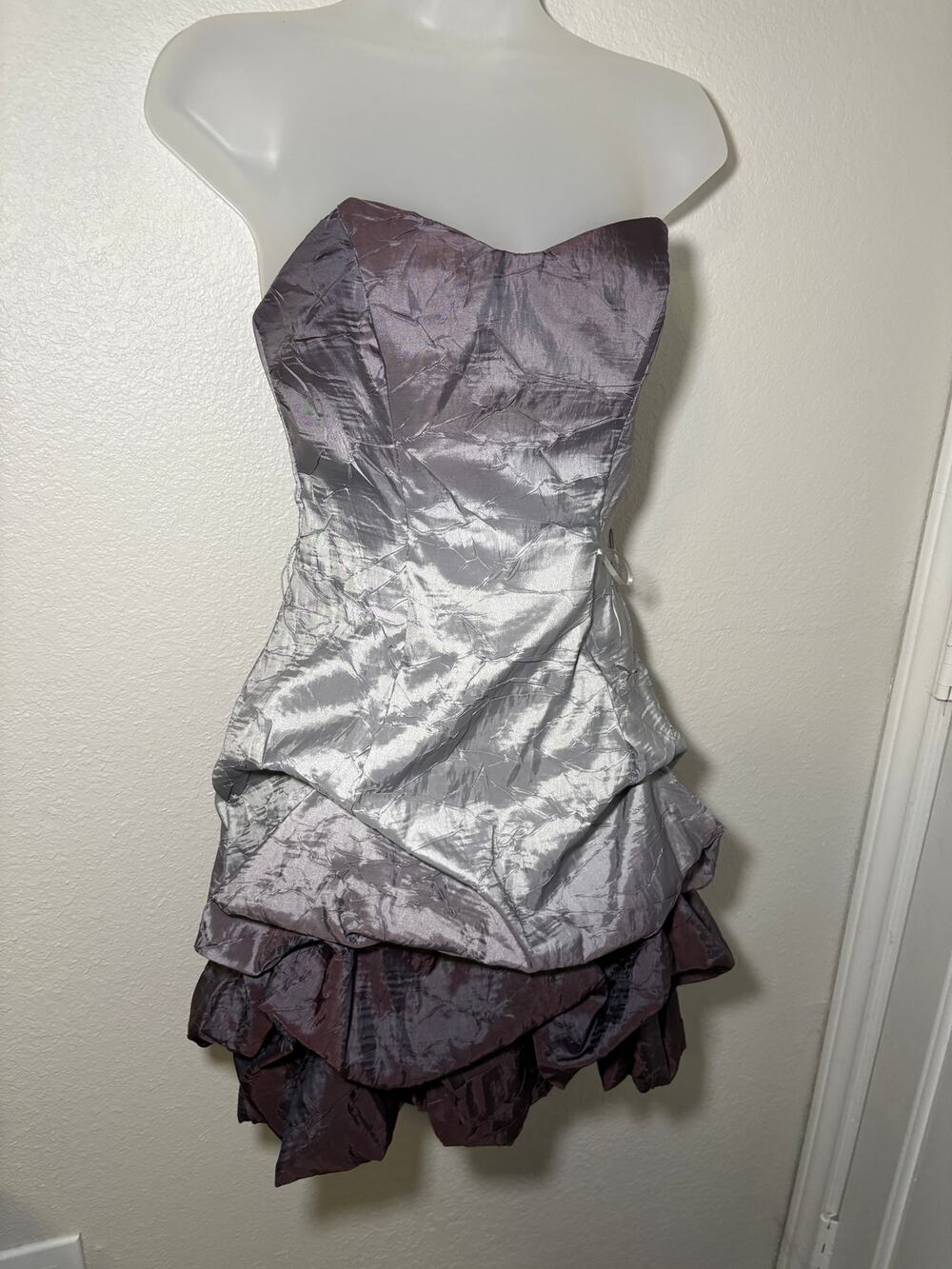 ✨ Sequin Hearts Metallic Strapless Cocktail Dress – Size 5 ✨